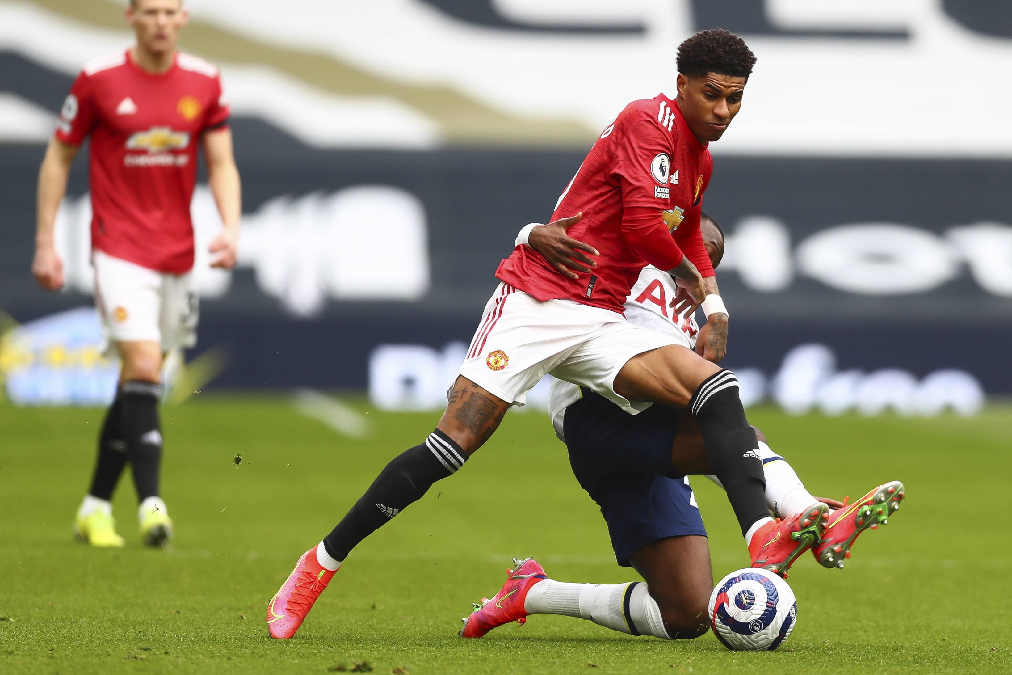 过引入莫拉 过引入莫拉